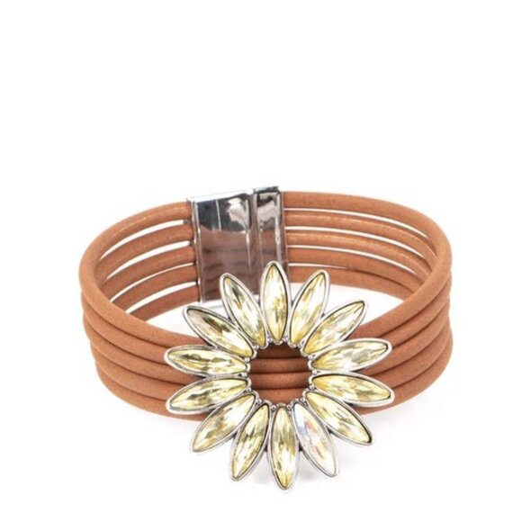 Paparazzi Jewelry Accessories - Astral Adventure - Yellow Bracelet - Vintage - Picture 4 of 4